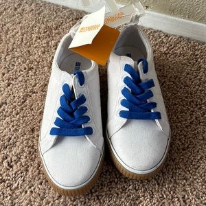 NWT Gymboree boys shoes - white with blue shoelaces.  Size 2